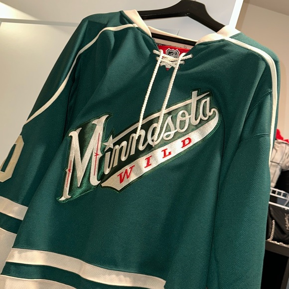 NHL WILD Jersey - Picture 1 of 6
